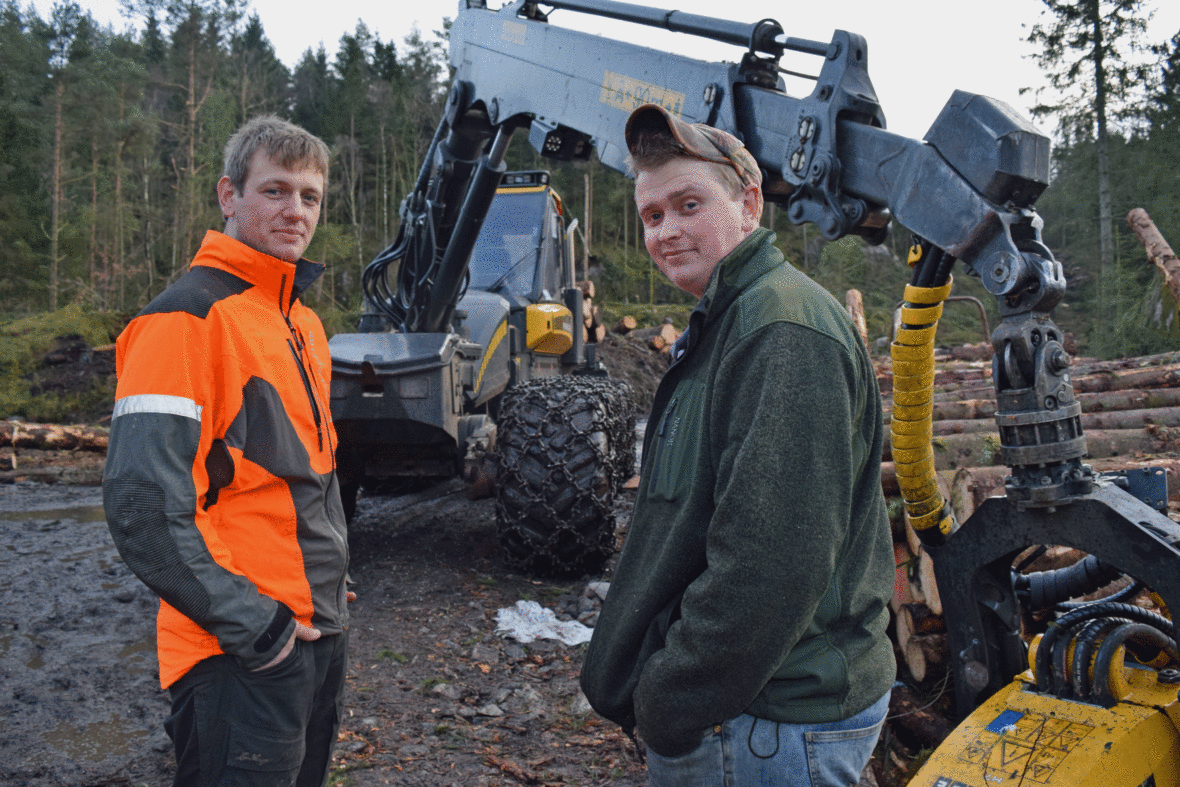 Sindre Skeie og Daniel Mannråk er de to yngste entreprenørene som AT Skog har driftsavtale med.