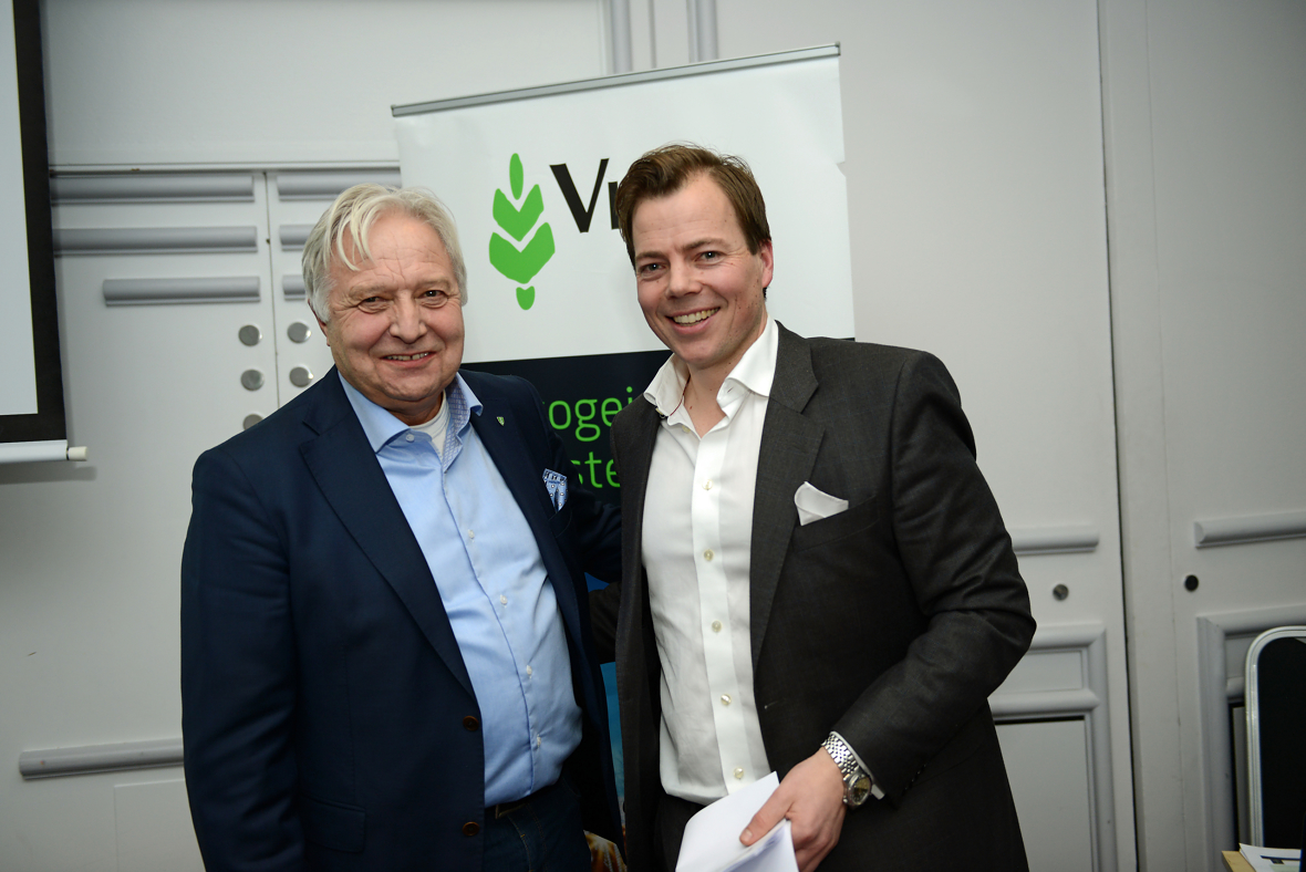 Viken Skog SA og Norske Skog AS har hatt et tett samarbeid om å sikre nok tømmer til industrien gjennom 2017. Både Olav Breivik i  Viken og Lars Sperre i Norske Skog er glad for det gode gjensidige samarbeidet.