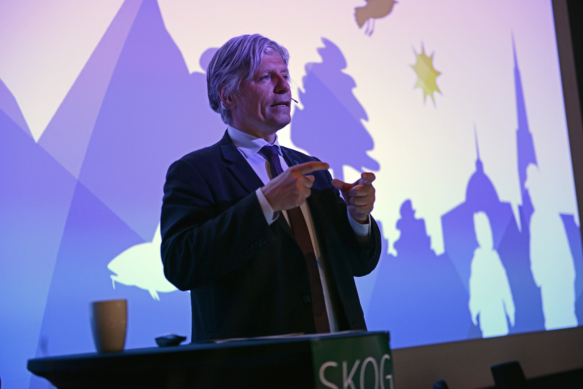 Klima- og miljøminister Ola Elvestuen åpnet årets Skog og Tre-konferanse på Gardermoen.